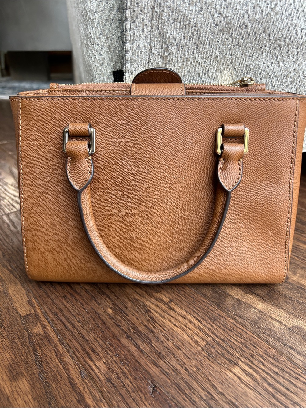 Michael Kors Tan Saffiano Leather Satchel with Gold Accent no shoulder strap - Picture 4 of 4
